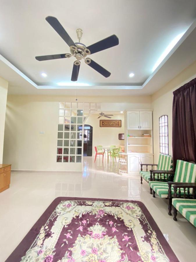 Family Homestay Kuala Terengganu Exterior foto